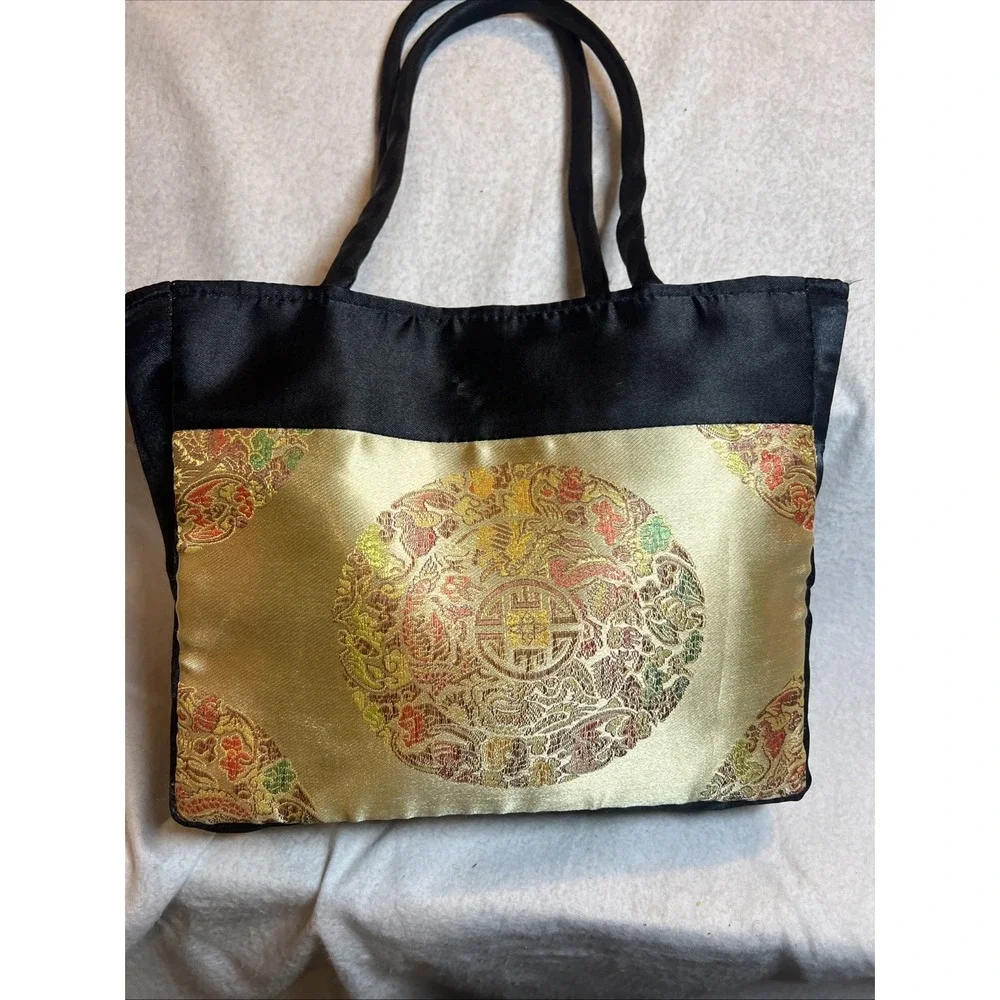 The Unbranded Brand vintage asian
